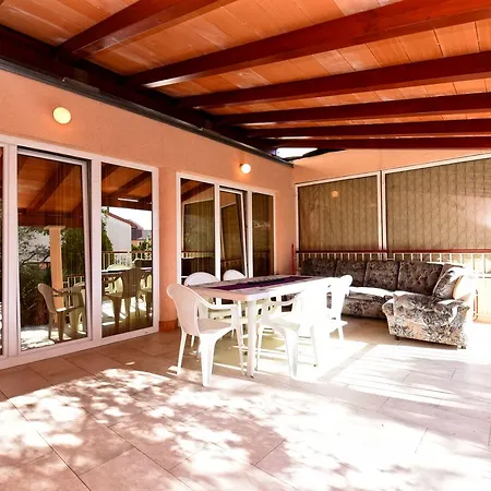 דירה Josip 1562 *