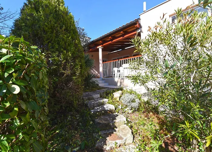 Josip 1562 아파트 풀라