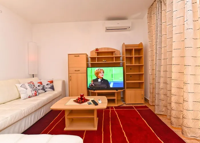 Josip 1562 아파트 풀라