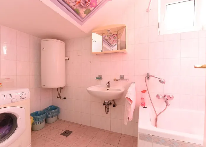 Josip 1562 아파트 풀라