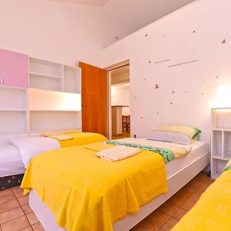 Josip 1562 Apartment *