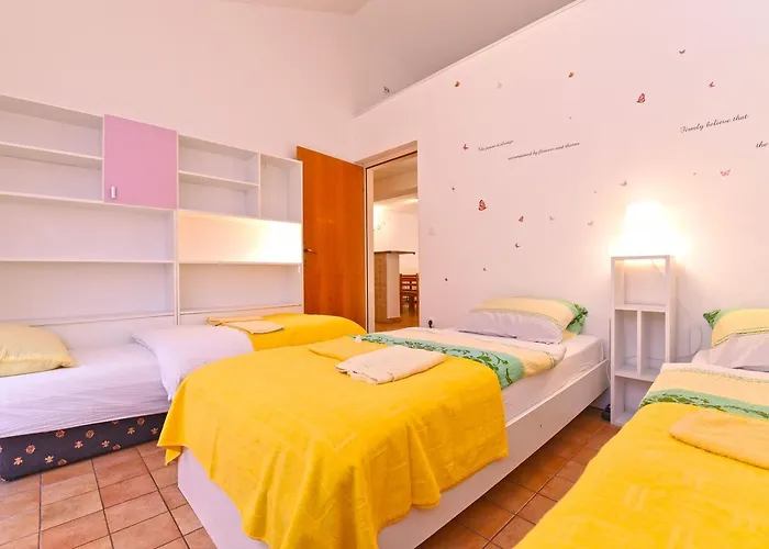 Josip 1562 Apartment *