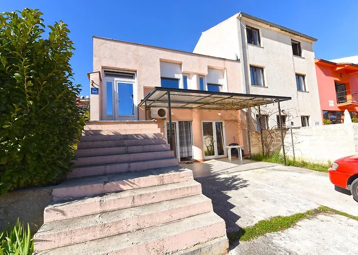 Apartment Josip 1562 *