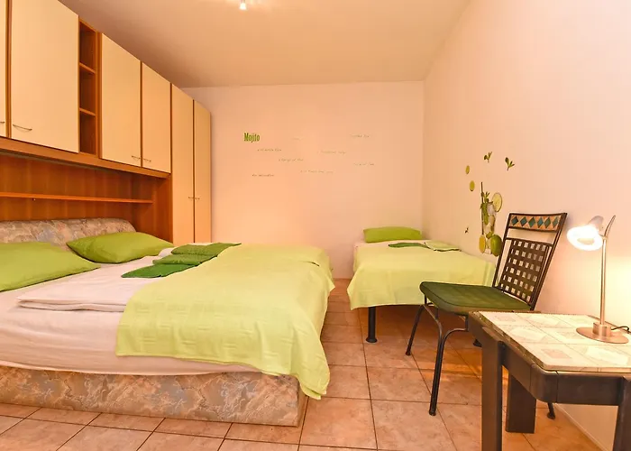 Josip 1562 Apartment *